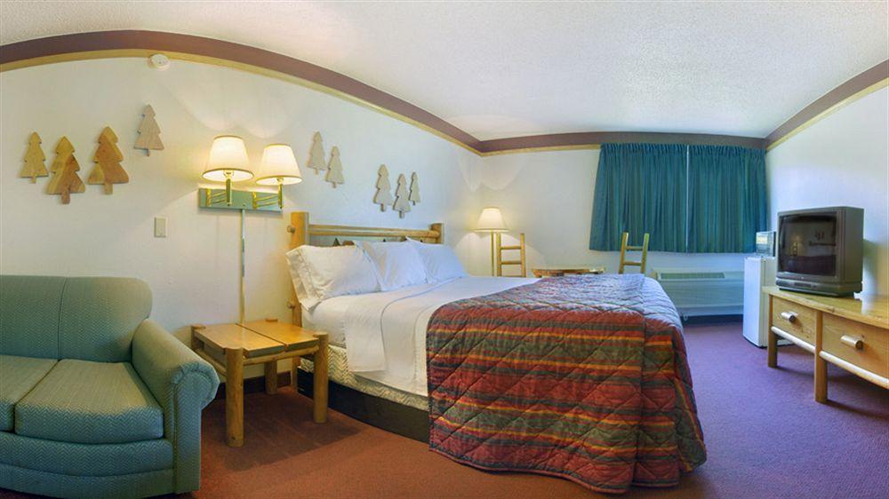 Baymont By Wyndham Proctor Hotel