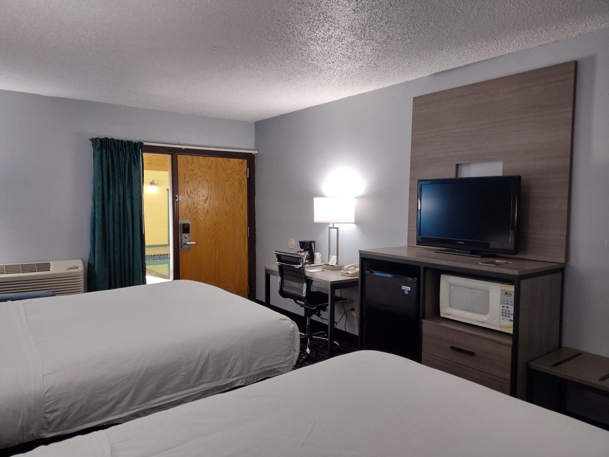Baymont By Wyndham Proctor Hotel